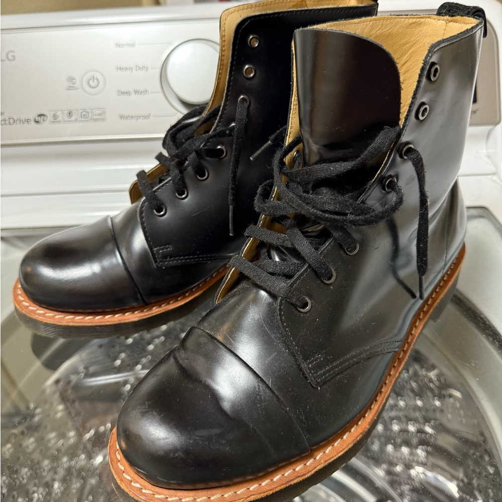 Doc Marten Charlton Boots - Toe Cap Lace Up Boot Black Leather